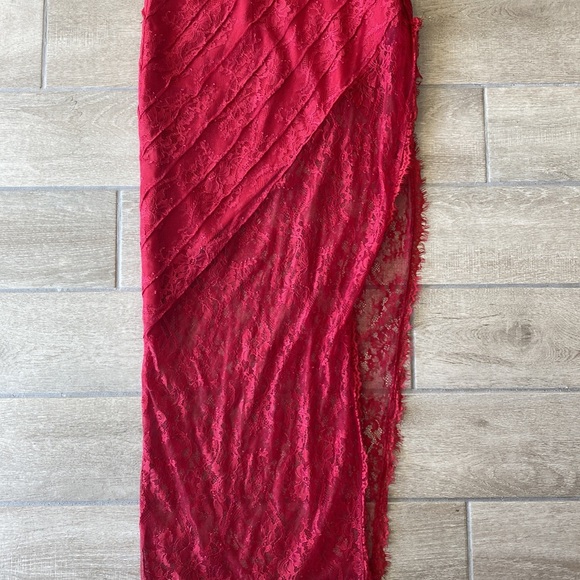 Lovers + Friends Off The Shoulder Red Lace Maxi Dress Size: XS - Picture 5 of 9